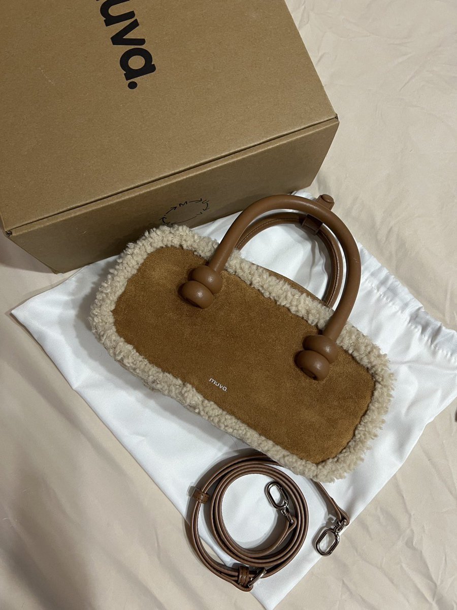 aomlaymy's tweet photo. ส่งต่อ Muva boston cozy Caramel
สภาพใหม่มาก 98% เหมือนพึ่งแกะใช้น้อยมาก แต่น่ารักมากกก🥰
อุปกรณ์ครบ กล่อง ถุง ป้าย 
ขาย 950 บาท รวมส่ง (จาก 1,700)
#muva  #ส่งต่อmuva #ส่งต่อกระเป๋า https://t.co/XqG0wyP34z