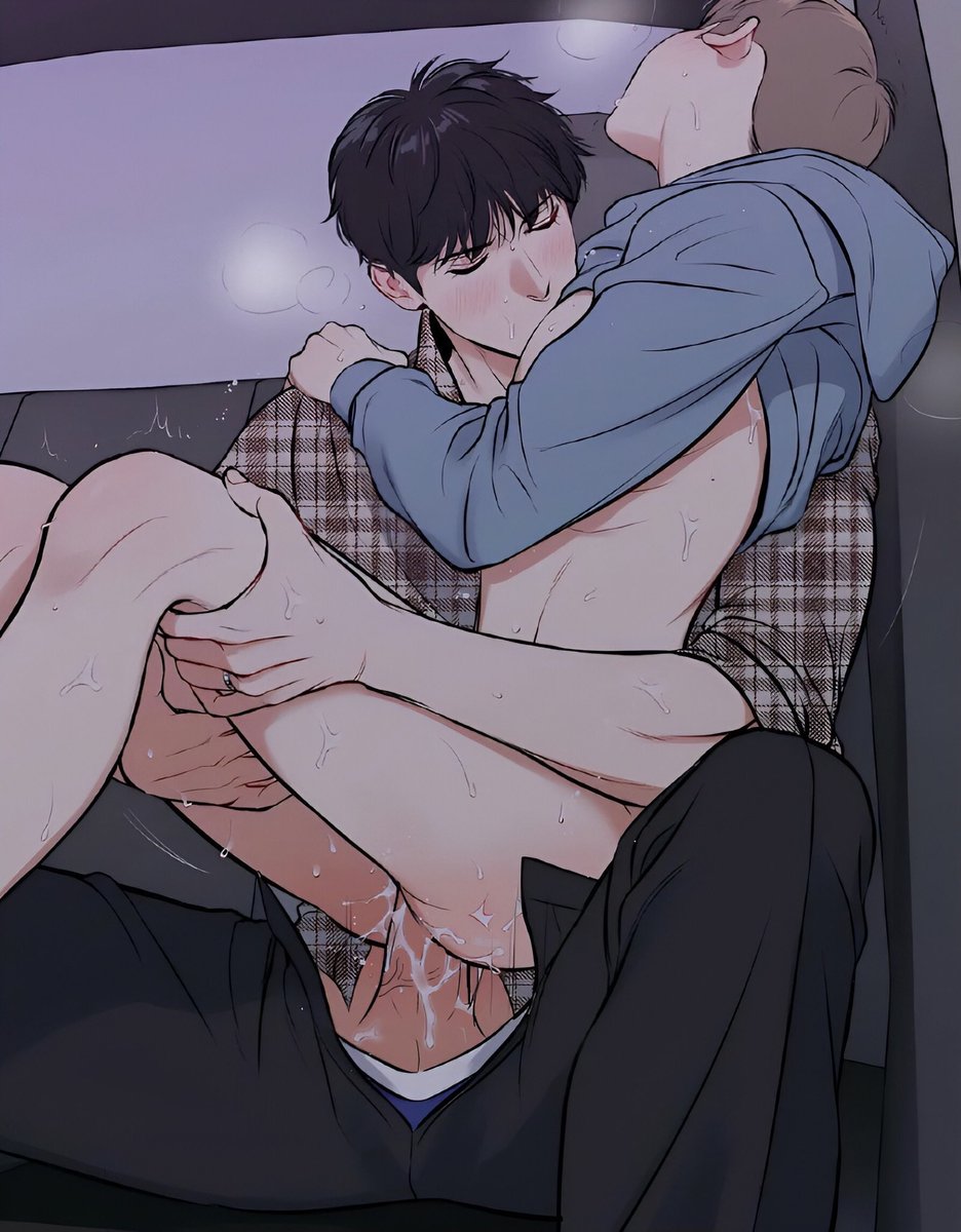 عندما اشتاق اليك أضع يدي على قلبي فذلك المكان الذي أشعر بوجودك فيه  .

💔🫂