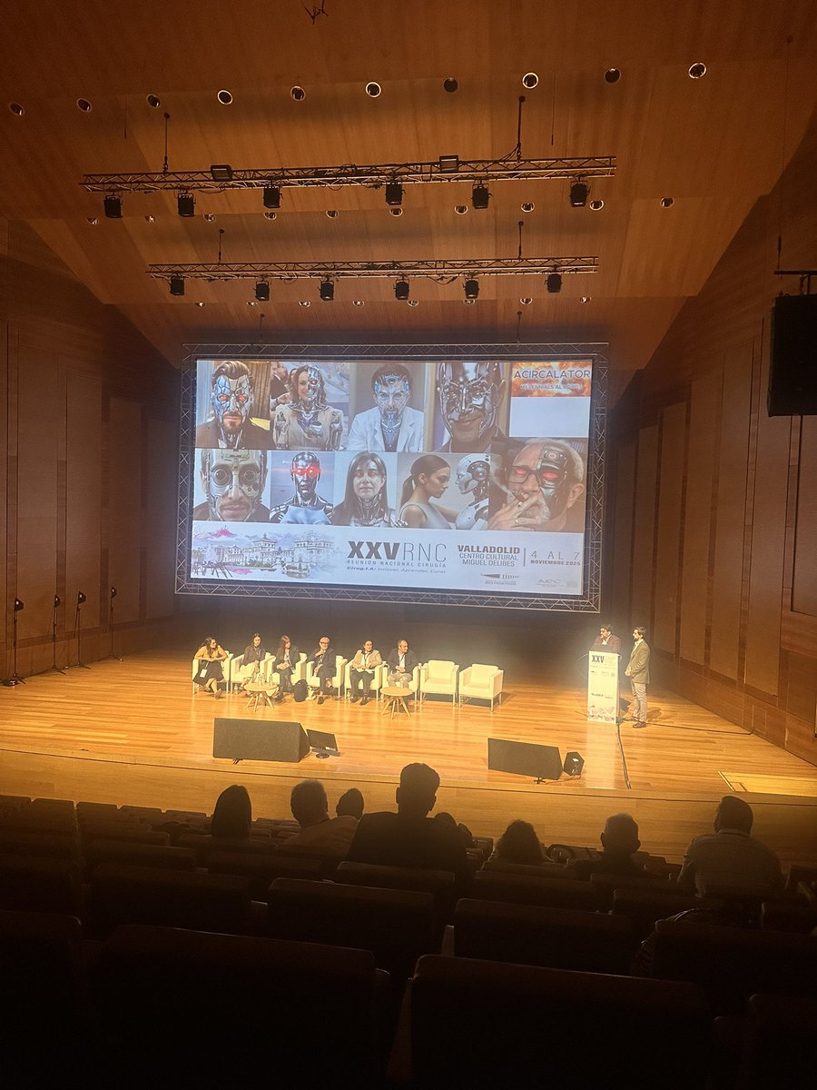 Impresionante y necesaria mesa. Cirugía robótica distintos puntos de vista.  .<a href="/santiazagra/">Juan Santiago Azagra</a> <a href="/raquelsanchezdr/">Rsanchezsantos</a> <a href="/AEC_CEG/">AEC_CEG</a> <a href="/mtolet11/">Miguel Toledano</a>