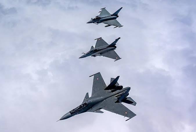 Su-30MKI with a Rafale &amp; Eurofigher Typhoon.