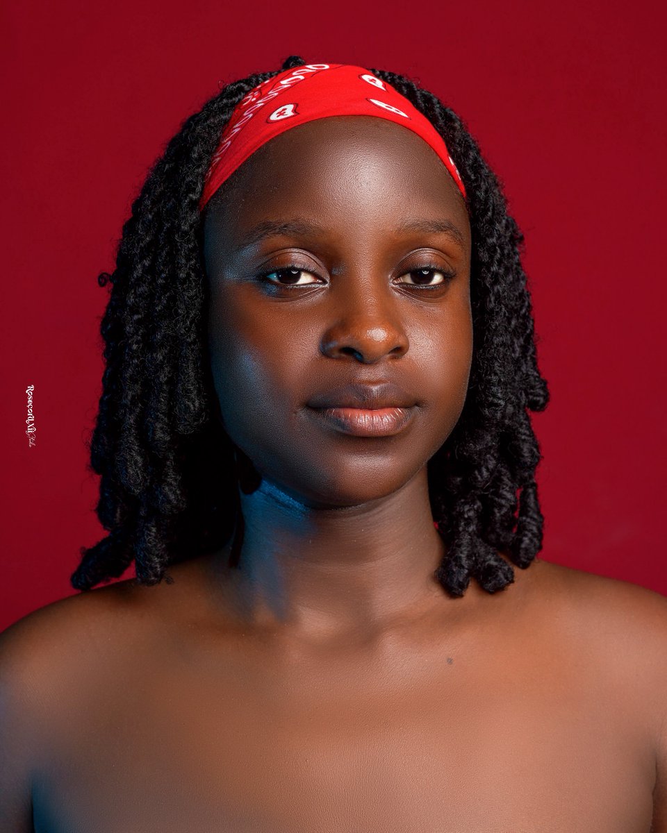 Série portrait: 30 jours 30 visages – Jour 6

Une lumière, un regard, une histoire.
👩🏽‍🦰: Sarady

📞 +229 01 58336433
📍 Atrokpocôdji
©️ Rosecord XII Studio

________________________
#PortraitsDuMois #Rosecord #HumanLight #BeninPhotography #PhotoArt #CreativeSoul #StudioStory