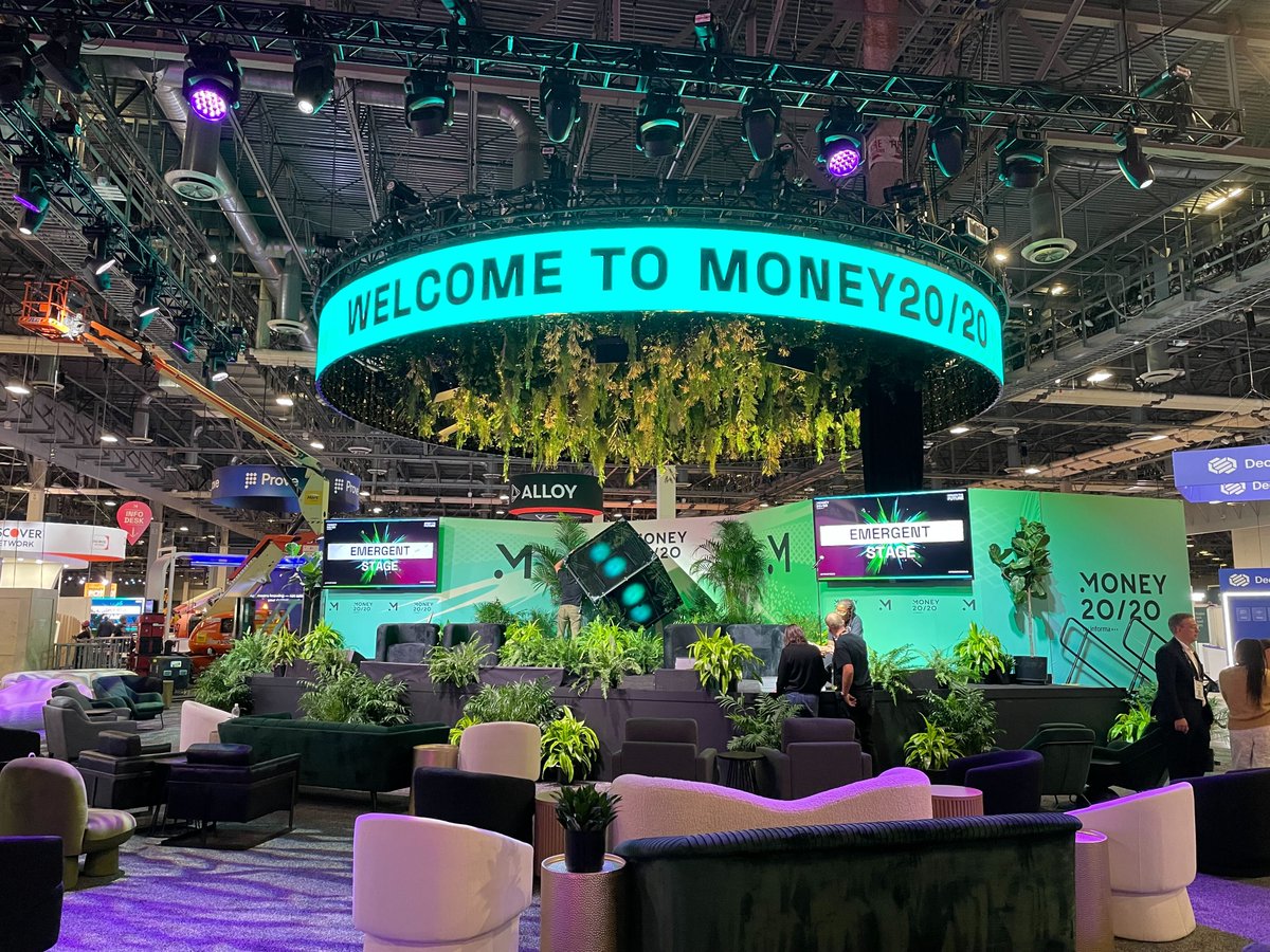 whatfix's tweet image. 𝐖𝐞 𝐰𝐚𝐥𝐤𝐞𝐝 𝐭𝐡𝐞 𝐬𝐭𝐚𝐠𝐞 𝐚𝐭 Money20/20 𝐭𝐨 𝐜𝐡𝐚𝐦𝐩𝐢𝐨𝐧 𝐨𝐧𝐞 𝐭𝐫𝐮𝐭𝐡: 𝐝𝐢𝐠𝐢𝐭𝐚𝐥 𝐭𝐫𝐚𝐧𝐬𝐟𝐨𝐫𝐦𝐚𝐭𝐢𝐨𝐧 𝐢𝐬 𝐡𝐚𝐩𝐩𝐞𝐧𝐢𝐧𝐠 𝐧𝐨𝐰. ❇️

And at Whatfix, we’re proud to help enterprises lead that evolution, building smarter, faster, and more…