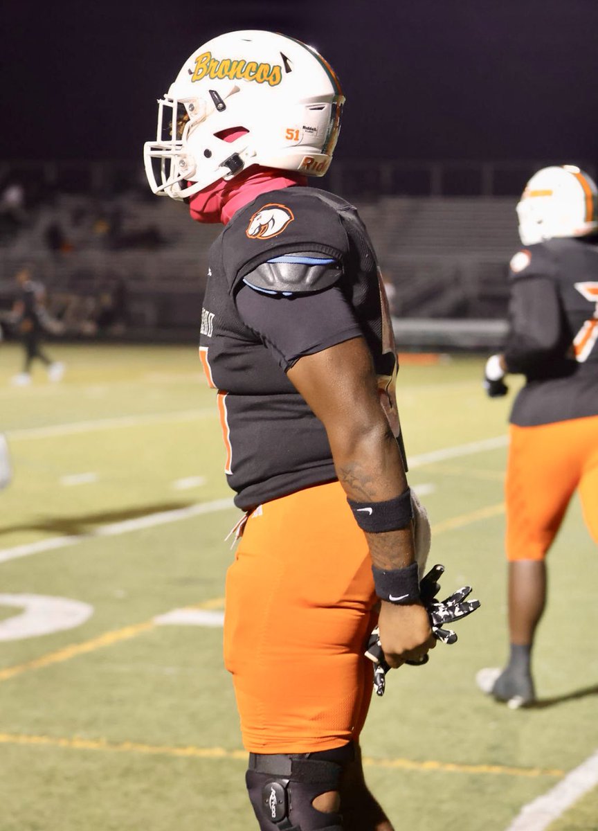 End of the Regular season stats🚨
<a href="/coachnatemcpeek/">Nathan Mcpeek</a> <a href="/CoachJeffPoe/">Jeffrey Poe</a> <a href="/FDouglassFB/">Douglass Football</a> 

Sacks: 7

Tackles: 24

Tackles for loss: 7

Hurry’s: 14

Forced fumble: 1

hudl.com/profile/204118…
