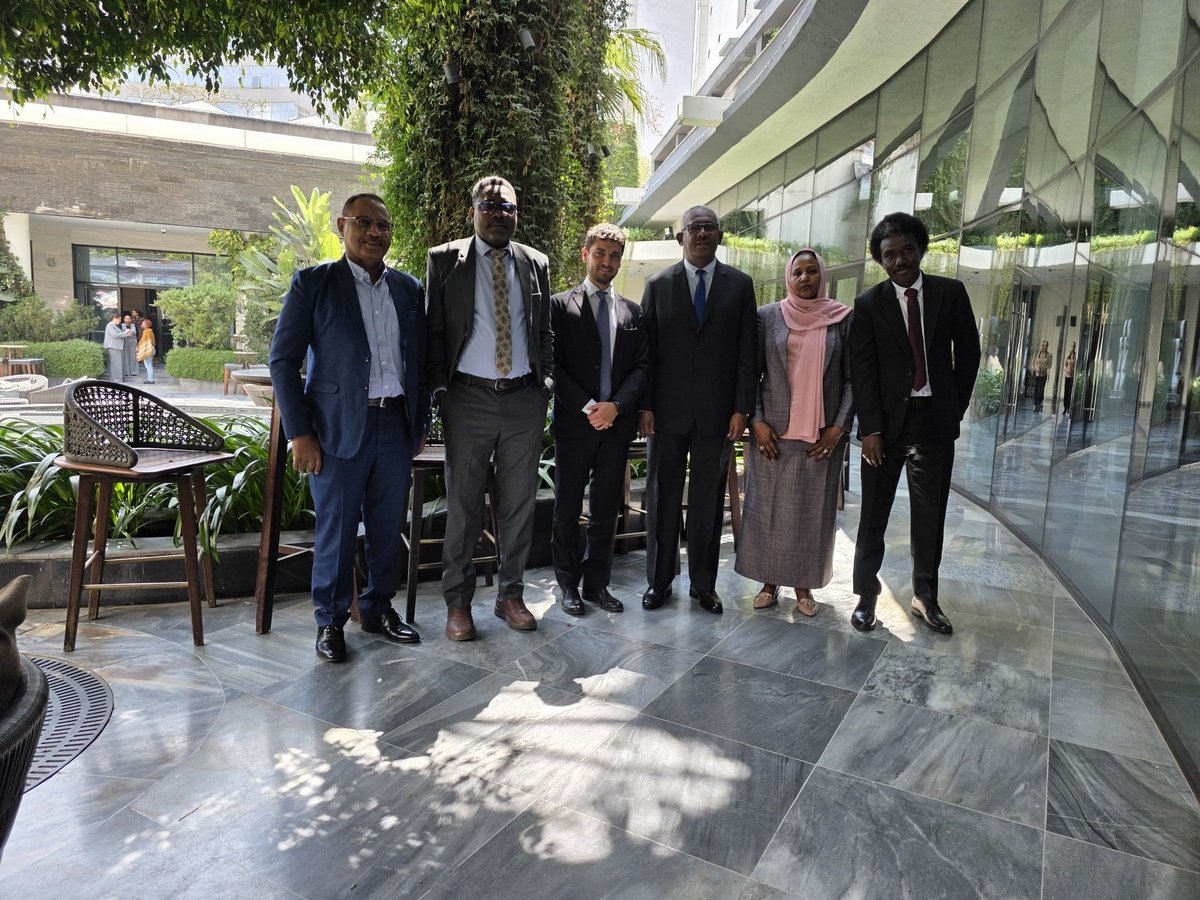 تصريح صحفي

التقى وفد التحالف المدني الديمقراطي لقوى الثورة (صمود) برئاسة السيد بابكر فيصل، رئيس مكتب العلاقات الخارجية بلجنة الاتصال السياسي والعلاقات الخارجية، بالسيد سيمون كورسيل، نائب سفير إيطاليا لدى السودان، حيث قدّم وفد صمود رؤيته لإنهاء النزاع في السودان واستعادة مسار