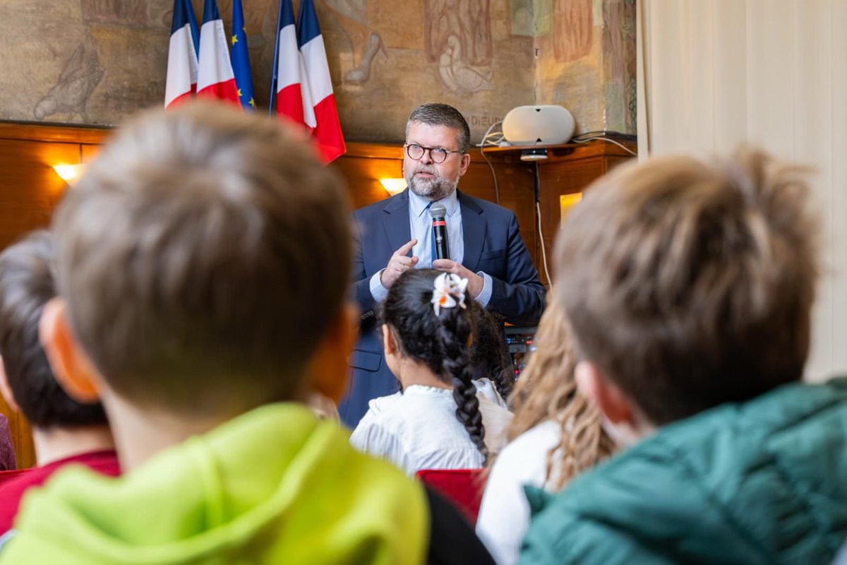 luccarvounas's tweet photo. Réception des élèves de CM2 de l'école Octobre @Alfortville_94. Je félicite les écoliers comme leur équipe pédagogique pour cette belle préparation qui nous a permis de répondre aux nombreuses interrogations concernant le fonctionnement de notre ville et de la démocratie locale. https://t.co/VYm4LmZ91X