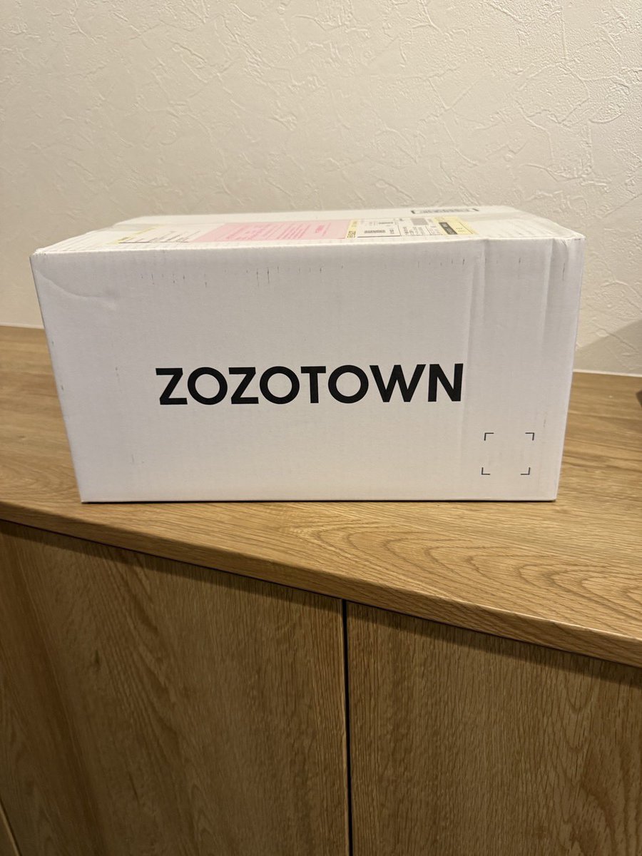 mmaabbon's tweet photo. #ZOZOWEEK箱CP
白箱で
届いたのなら
投稿だ https://t.co/TSfLBd6v7M
