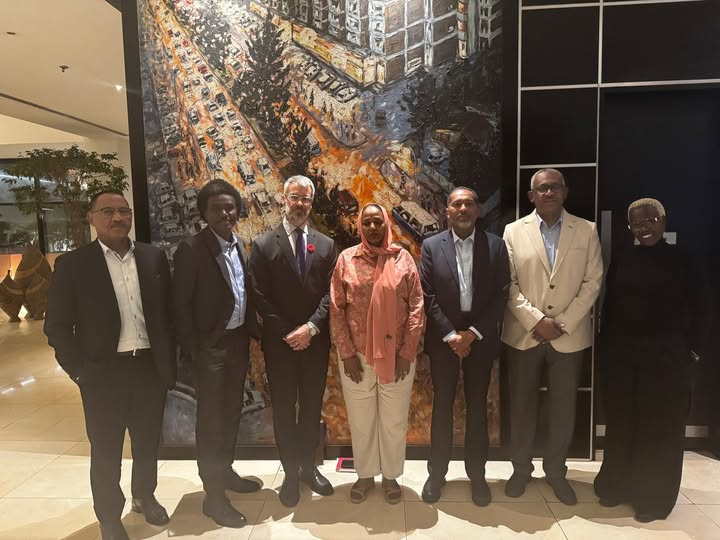 التحالف المدني الديمقراطي لـقوى الثورة -صمود

تصريح صحفي حول لقاء وفد صمود بالبعثة الدبلوماسية لكندا لدى السودان بأديس أبابا

فى إطار جولته الإقليمية لتكثيف الجهود لإيقاف الحرب فى السودان وفق خارطة طريق الرباعية، التقى وفد التحالف المدني الديمقراطي لقوى الثورة (صمود) بالسيد جيسن