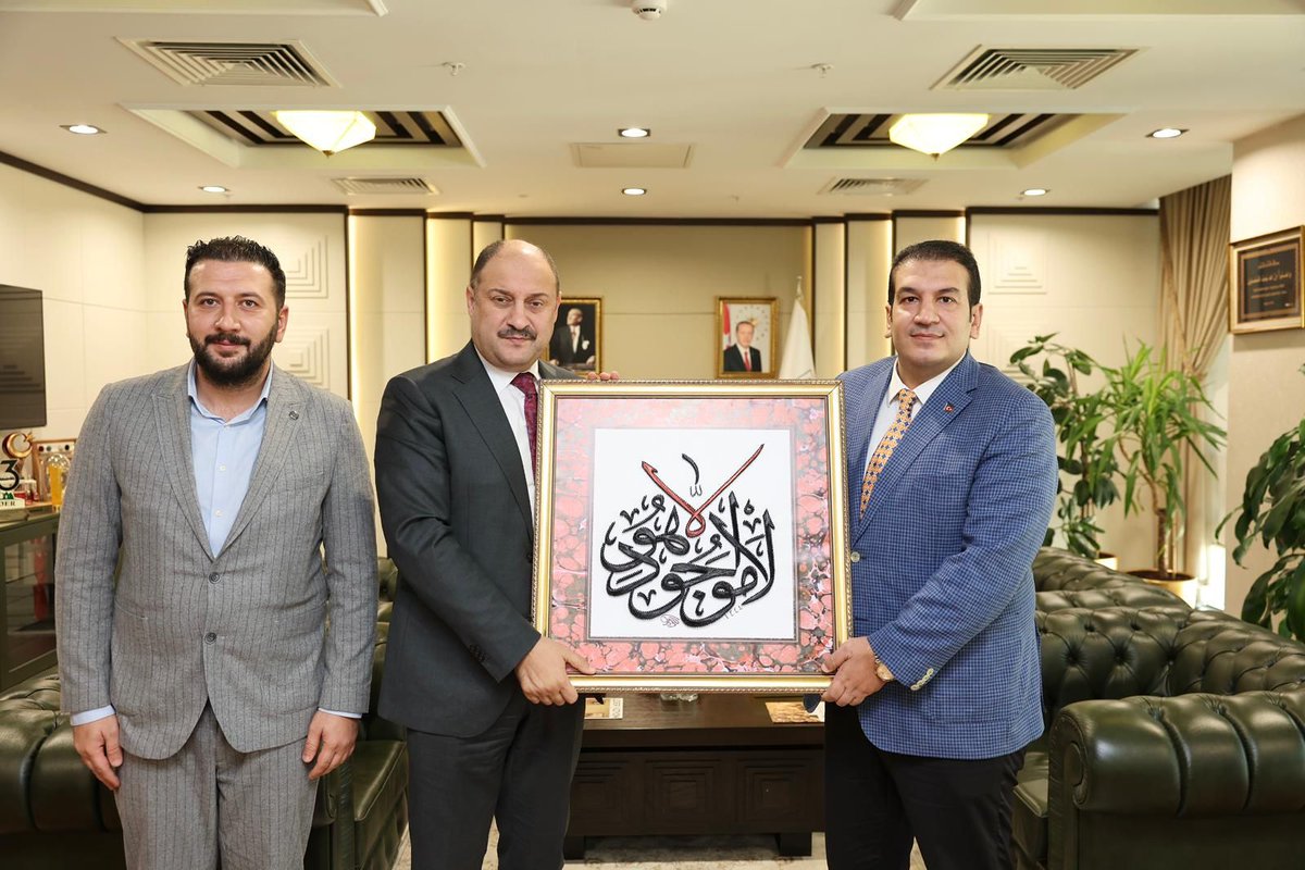 sanliurfabld's tweet photo. İş İnsanı Abdullah Tacar ve Eczacı İbrahim Halil Tacar, Şanlıurfa Büyükşehir Belediye Başkanımız Mehmet Kasım Gülpınar'ı ziyaret ettiler.

Nazik ziyaretlerinden dolayı kendilerine teşekkür ederiz. https://t.co/OZQKOGgXGD