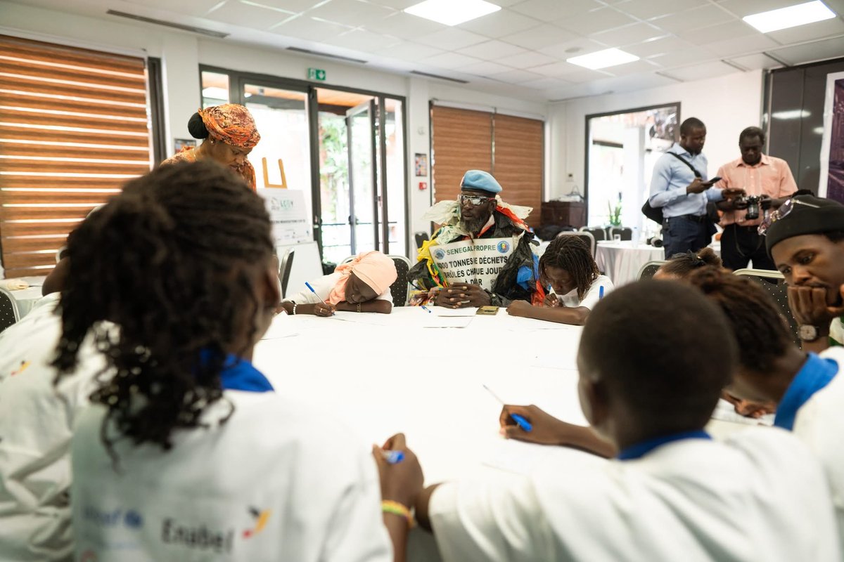 En tant que Maître de Cérémonie (pour la 2e fois), j’ai porté la voix d’une génération qui ne veut plus subir le climat, mais agir pour la planète 💚

Hier, les enfants ont planté l’espérance.
Aujourd’hui, les jeunes font germer l’engagement.