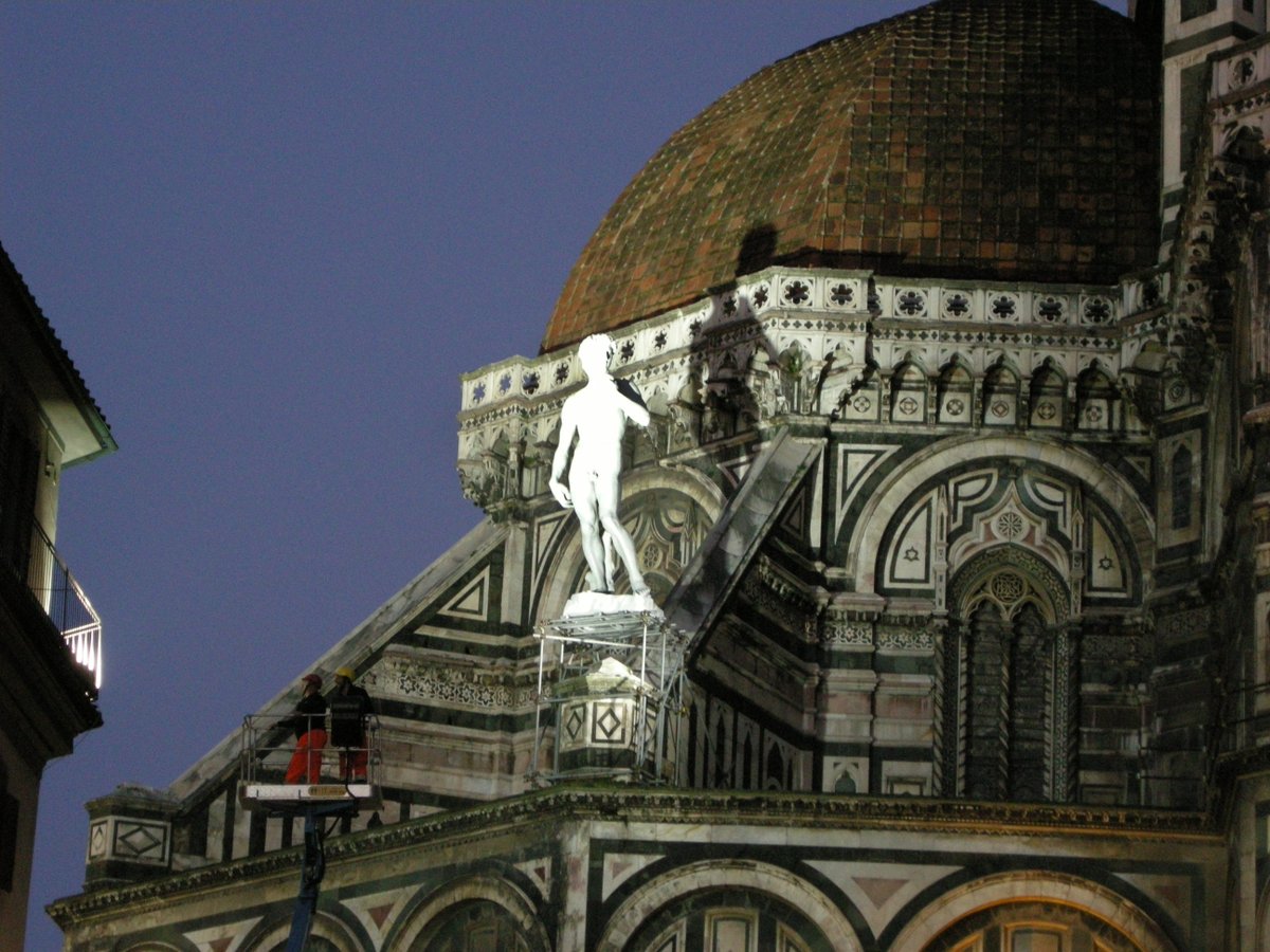 Il posto giusto del David. Betori: "All’Accademia perde il suo significato religioso" lanazione.it/firenze/cronac… 

"I più grandi artisti medievali, non avevano solo voluto decorate un edificio, ma raccontare la storia della salvezza dell’uomo in Cristo...

Quel capolavoro è nato per