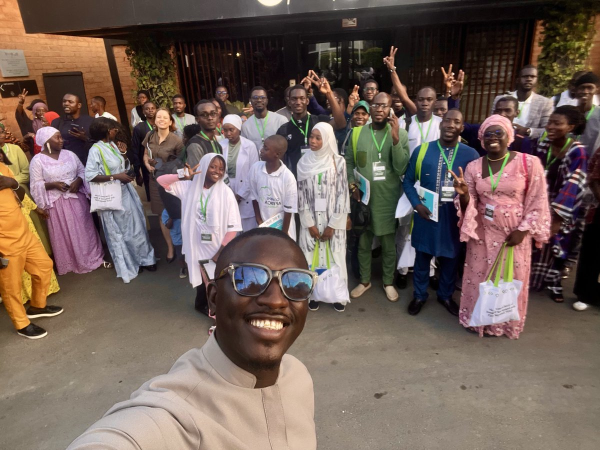 etiou_baba's tweet photo. 🌿 “Ce sont les petites choses que nous faisons tous ensemble qui finiront par sauver la planète.” — Wangari Maathai

Fier d’avoir vécu cette expérience.
Fier d’être à nouveau en route vers la #COP30 🚀🇸🇳

#Climat #Jeunesse #Leadership #Engagement #CorpsAfrica https://t.co/Jt3elMbQqO