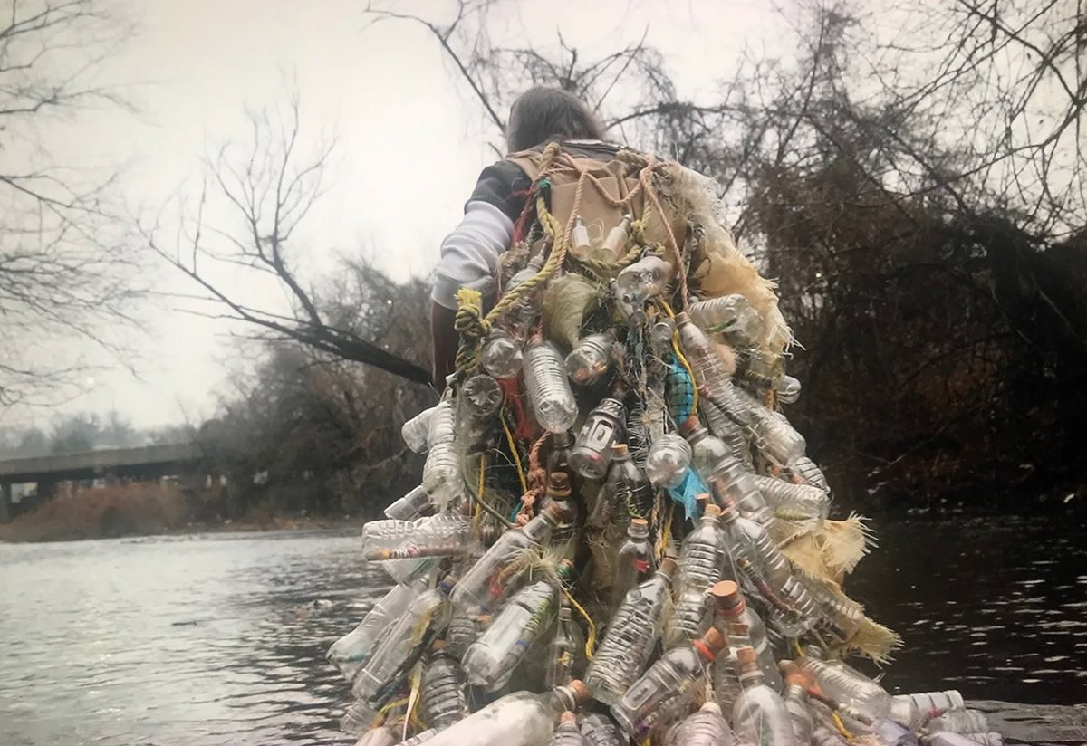 ‘When I see you wrapped in this clattering cape, I feel like you are carrying our past into our future on your back.’ 

Caroline Ross meets Jordan Tierney to discuss her visionary post-collapse sculpture and practice (from our just published Issue 28)
 
darkmountainproject.substack.com/p/on-the-shore…