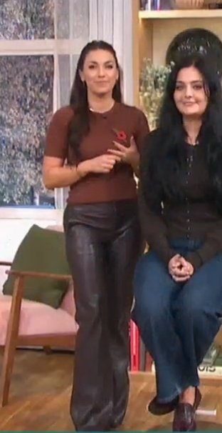 MaibAgain's tweet photo. Absolutely Tremendous #UnexpectedWank Just Now! Amy In Her Leather Trousers! 😈 #AmyShort #LeatherTrousers #WOW https://t.co/LWGtjlFF6n