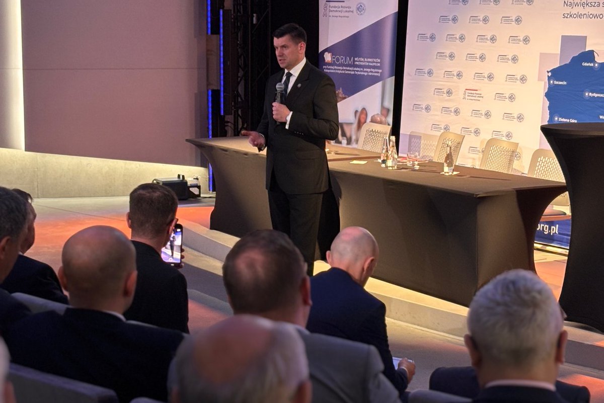 FrdlMistia's tweet photo. Odbyło się spotkanie Forum Wójtów, Burmistrzów i Prezydentów Małopolski w @cogiteon.
Rozmawiano o energetyce, infrastrukturze i współpracy samorządów.
📍Więcej: https://t.co/jlaFSvG3tC

#samorząd #Małopolska #FRDLMISTiA #FWBiPM https://t.co/G7qG7BSoP4