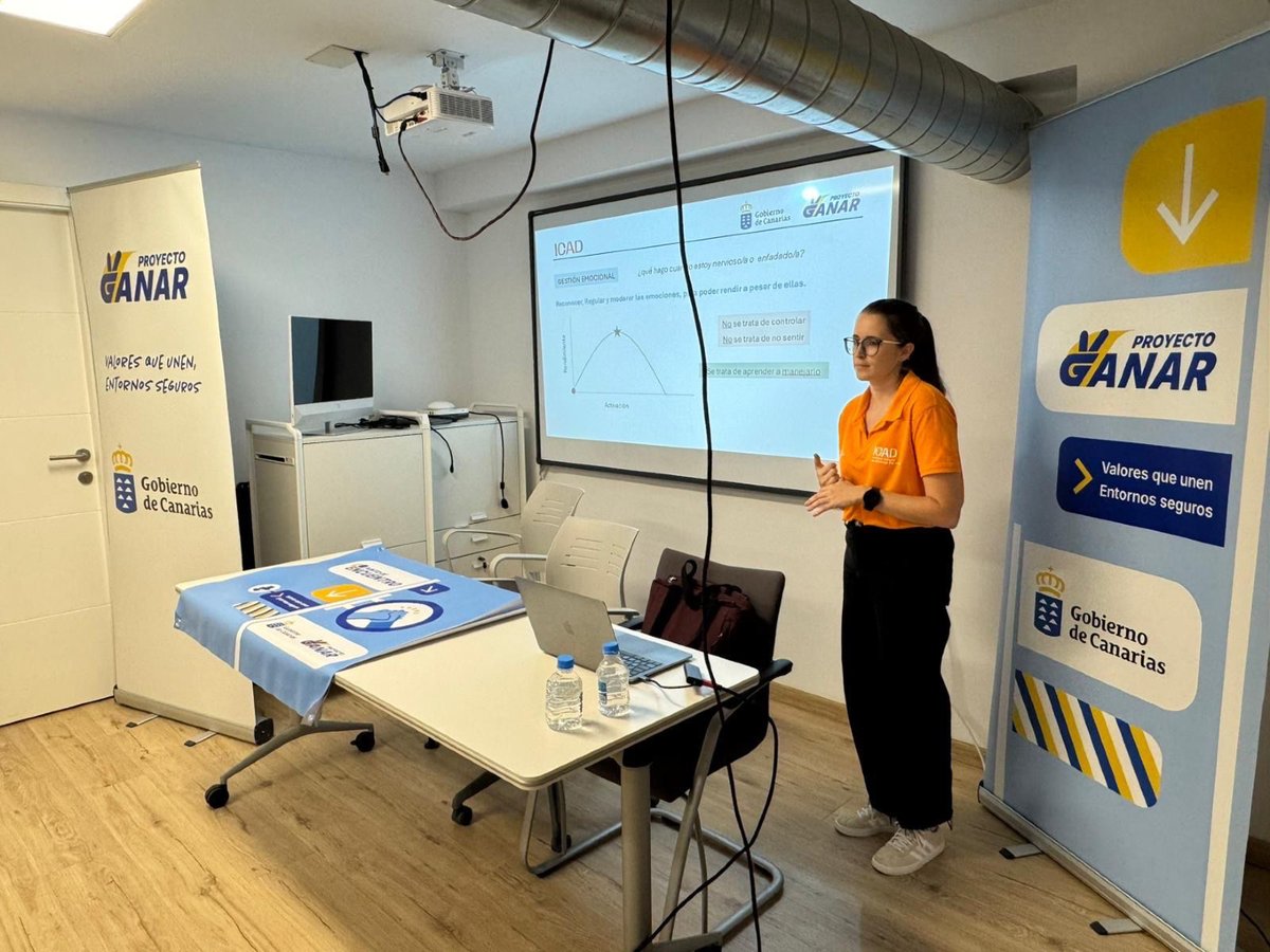 El Proyecto GANAR ✌🏻 impulsado por la Consejería de Educación y Deportes del Gobierno de Canarias, junto a la Federación Interinsular de Fútbol de Tenerife y el ICAD, celebró una jornada dirigida al colectivo arbitral:
1️⃣ Psicología deportiva
2️⃣ Punto de encuentro y mediación