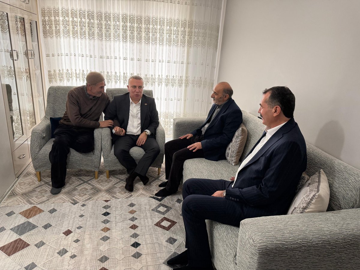 Genel Başkanımız Sayın Devlet Bahçeli’nin talimatları ile “#HayırlıGünlerKomşum” ve “#DerdinDerdimizdir” ziyaretleri kapsamında Sultanbeyli İlçesinde İyibar ailesini; 

Genel Başkan Yardımcımız ve İstanbul Milletvekilimiz Sayın <a href="/UlviYonter/">Dr.İzzet Ulvi YÖNTER</a>, İl Başkanımız Sayın <a href="/sertel_selim/">Sertel Selim</a>, MYK