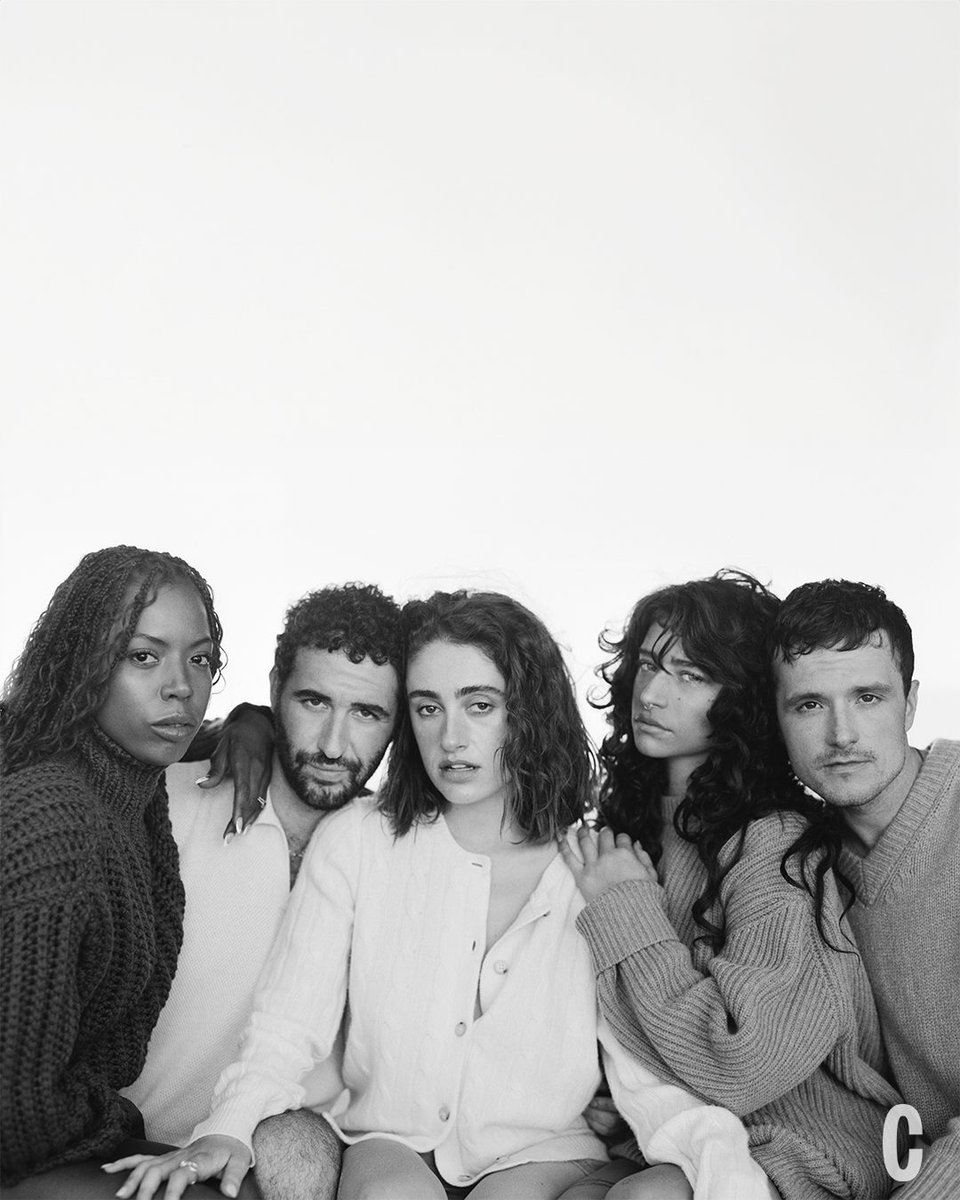 Cosmopolitan's tweet photo. Every generation has a chaos show that captures the vulnerability and extremely specific humor of the moment. In 2012, it was ‘Girls.’ In 2016, it was ‘Insecure.’ Now, in 2025, it’s Rachel Sennott’s ‘I Love LA.’ Get to know the cast of your new fave program here https://t.co/4Y49HtIWn1