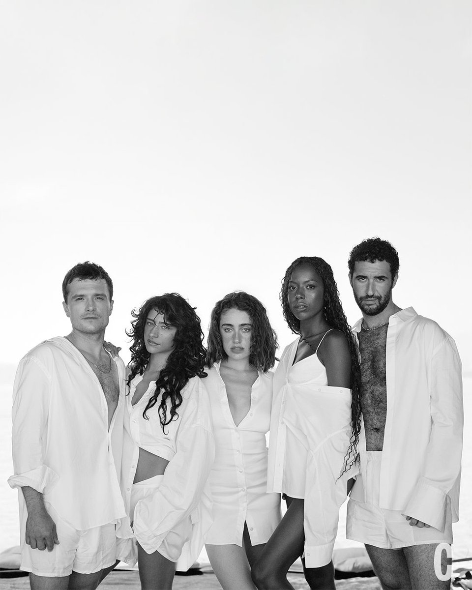 Cosmopolitan's tweet photo. Every generation has a chaos show that captures the vulnerability and extremely specific humor of the moment. In 2012, it was ‘Girls.’ In 2016, it was ‘Insecure.’ Now, in 2025, it’s Rachel Sennott’s ‘I Love LA.’ Get to know the cast of your new fave program here https://t.co/4Y49HtIWn1