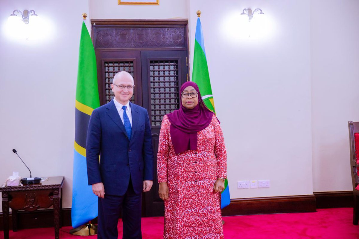 Mzee_busara96's tweet photo. TANZANIA 🇹🇿
Rais wa Jamhuri ya Muungano wa Tanzania Mhe. Dkt. Samia Suluhu Hassan akiwa kwenye mazungumzo na Mhe. Sergei Kiriyenko, Mjumbe Maalum wa Rais wa Jamhuri ya Shirikisho la Urusi Mhe. Vladimir Putin, Ikulu Chamwino mkoani Dodoma tar 6 Nov, 2025.
#TANZANIA https://t.co/owK6IocY0H