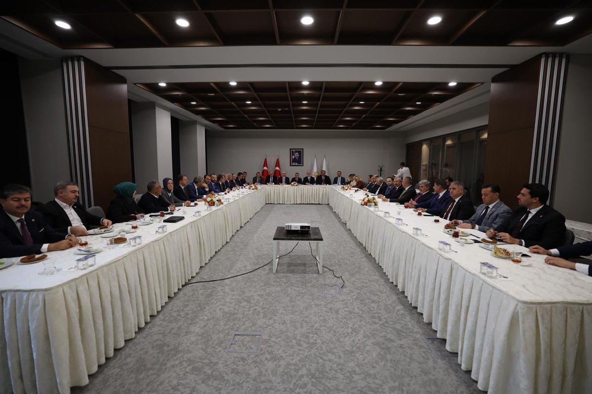 AK Parti Genel Merkezimizde, Grup Başkanımız Abdullah Güler ve Grup Başkan Vekilimiz Bahadır Yenişehirlioğlu ile birlikte milletvekillerimizle verimli bir istişare toplantısı gerçekleştirdik.
