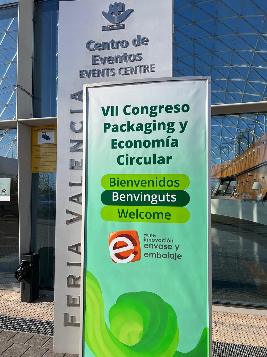 CND_INGESA's tweet photo. 🌍 El Centro Nacional de Dosimetría ha asistido al VII Congreso de Packaging y Economía Circular, celebrado en Feria Valencia y organizado por el Cluster de Innovación de Envase y Embalaje. El evento ha reunido a más de 250 profesionales del sector en un momento clave, marcado por la cuenta atrás hacia un modelo 100 % sostenible. La jornada ha servido como punto de encuentro para debatir sobre los retos que plantea la transición ecológica en el ámbito del envase y embalaje.

📜 Uno de los temas centrales del congreso ha sido el Reglamento Europeo sobre envases y residuos de envases (#UE2025/40), que entrará en vigor en agosto de 2026. Este marco normativo establece exigencias concretas en materia de reciclabilidad, reutilización, reducción de residuos y contenido reciclado. La asistencia a este tipo de encuentros permite a los profesionales conocer de primera mano cómo se está abordando su aplicación, valorar sus implicaciones técnicas y económicas, y compartir experiencias sobre su implementación en distintos sectores industriales.

👏 Desde el Centro Nacional de Dosimetría se agradece al Cluster de Innovación de Envase y Embalaje por la excelente organización del congreso y a los patrocinadores como la @generalitat  Valenciana (consellería de innovación, industria, comercio y turismo), que han facilitado el diálogo entre empresas, instituciones y expertos. La participación activa en este tipo de foros refuerza el compromiso del CND con la sostenibilidad, la innovación y la adaptación normativa, elementos clave para avanzar hacia una economía circular real y efectiva.

#DebateEconomíaCircular
#ReglamentoUE202540
#CNDosimetria