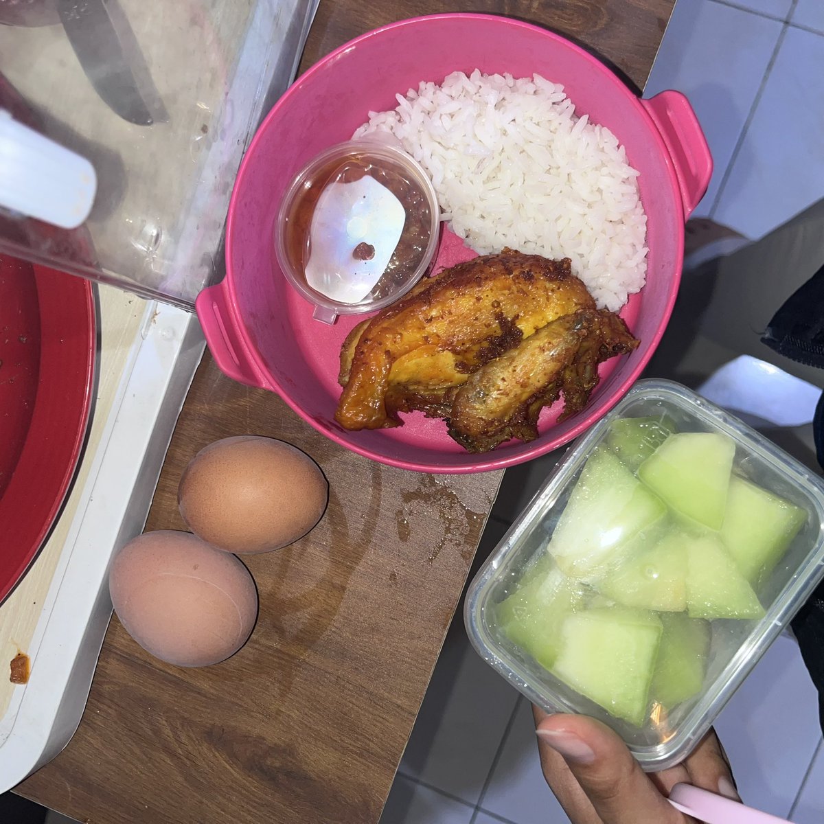 yaaaalyaa's tweet photo. bekalku minggu ini, besok janjian gabawa bekeell🤓 https://t.co/lRVqD4wzHg
