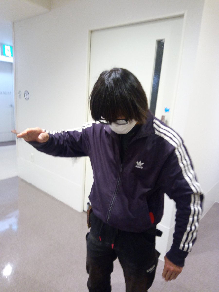 odoruponpokolin's tweet photo. 札幌のデトロイトシティまでかけつけてくれました。曇天のなか。

持ってきたのは………わかってんじゃん！！

たつろうありがとう。 https://t.co/QUgNC6UVoo
