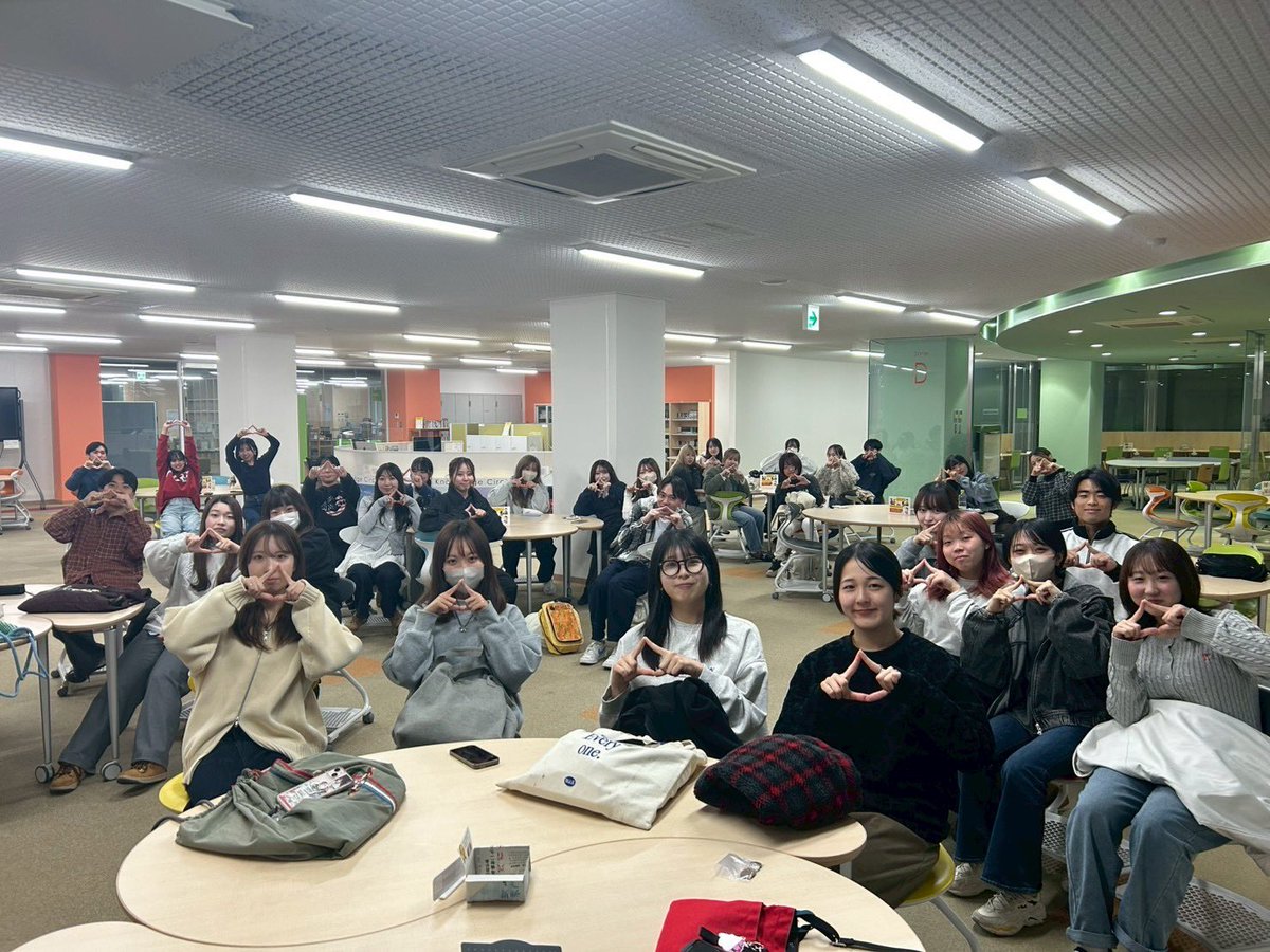 kitahamalab's tweet photo. こんばんは！Kitahama Labです💡

昨日のミーティングでは12月に開催予定の写真展について話し合いました！
それぞれの役割を決めて、素敵な作品を作れるように頑張ります！！ https://t.co/HTXjBvm6N5