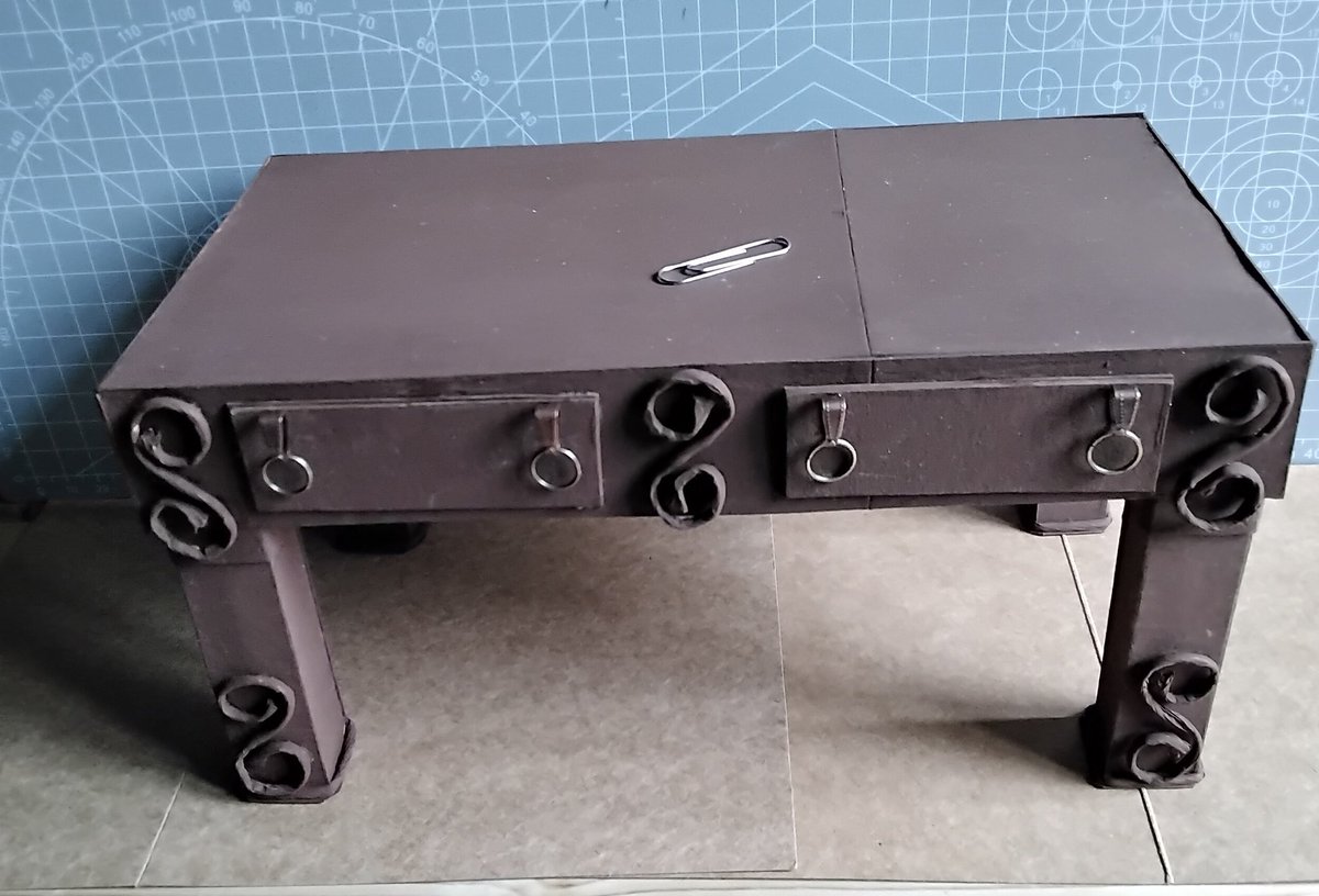 Hi my arty family Thought I would share my #handmade miniature wizard's table (not finished yet) once finished it will be added to my wizards lab diorama. #thursdayvibes