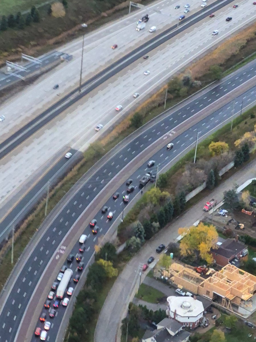 TRAFFIC_Toronto's tweet image. Aerial of the crash WB Hwy 7 beyond Yonge St blocking 2 right lanes #onYRroads #ONHwys #yorkregion #thornhill #richmondhill #vaughan #markham
