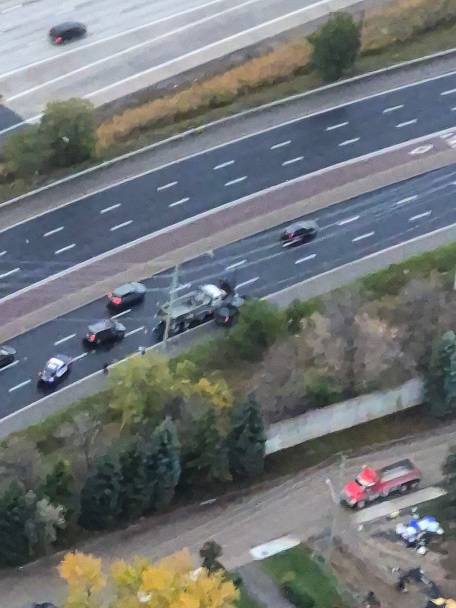TRAFFIC_Toronto's tweet image. Aerial of the crash WB Hwy 7 beyond Yonge St blocking 2 right lanes #onYRroads #ONHwys #yorkregion #thornhill #richmondhill #vaughan #markham