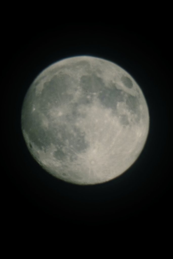 Fast Vollmond am Dienstag ☺️ 
.
#SamsungGalaxy #Mond #Handybild #Schnappschuss #Himmel #abend #natur #weltall