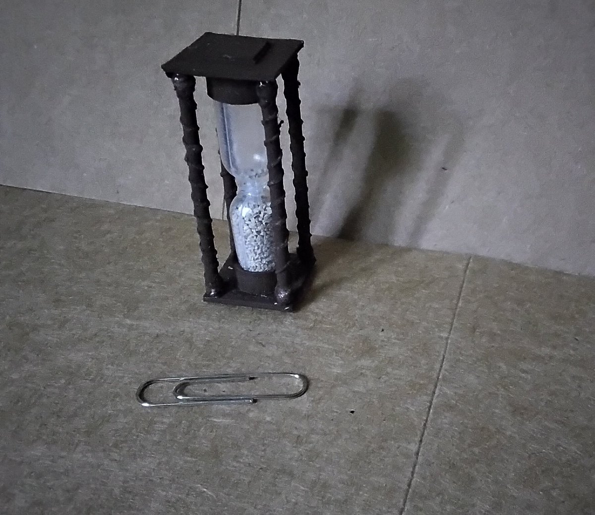 Hi my arty family Thought I would share my #handmade miniature hourglass,  it will be added to my wizards lab diorama once finished. (Made from cotton buds, card,pepets, sand and cotton)  #thursdayvibes