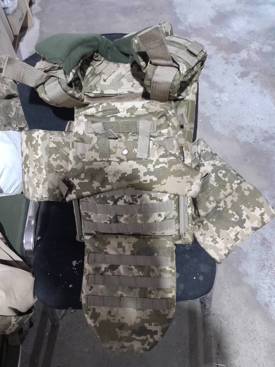 У нас все настільки добре, що КМУ вирішив обмежити доступ військових до вибору індивідуального захисту🤦‍♀️
Я б щиро радила кожному, хто приймав участь у підготовці Постанова КМУ №1200 (від 25.09.2025) та поставив свій підпис, хоча б півгодинки погуляти по Кабміну у броніку