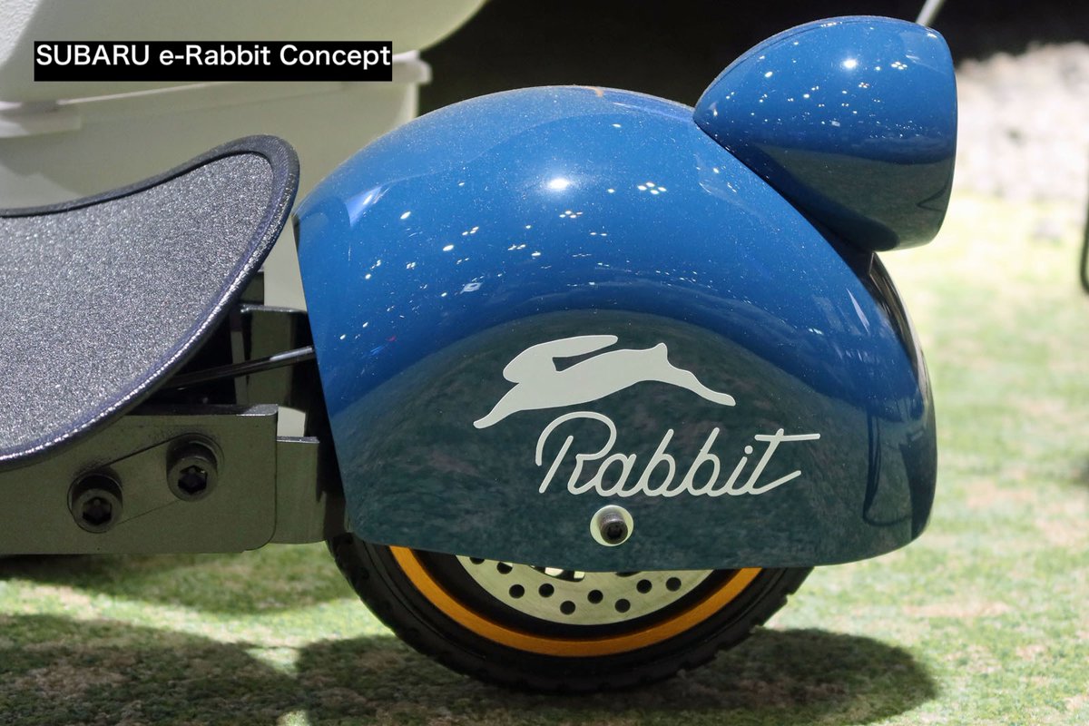 スバルのブース、トレイルシーカー・プロトタイプの隣でかわいいの