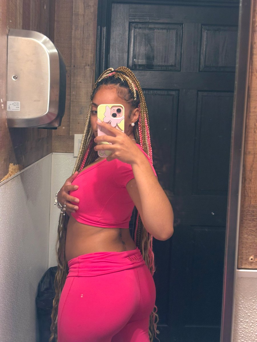 izzypooh tweet media