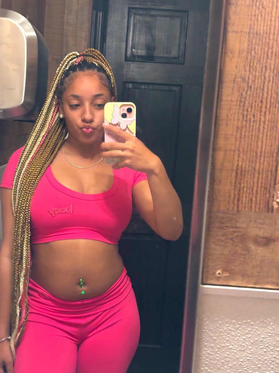 izzypooh tweet media