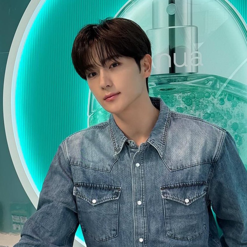 hexrtbxy's tweet photo. ㅈㄴ어른얼굴 연상얼굴로
초딩그림그린거 ㄴㅁㄴㅁ좋내요😁😁 https://t.co/JSSYNBD0QV