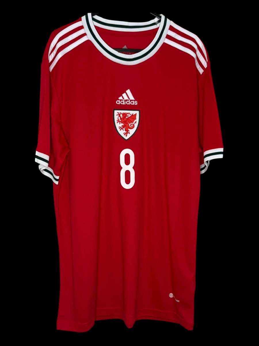 WE ARE 5!!!!!
And to celebrate, with huge thanks to Charlie at CD SIGNINGS, we are auctioning off a signed Jonny Williams Wales shirt.

If interested, please DM us your bid.
Auction will close 20:30 on Monday 10th November.

The money raised will be added to our charity donation