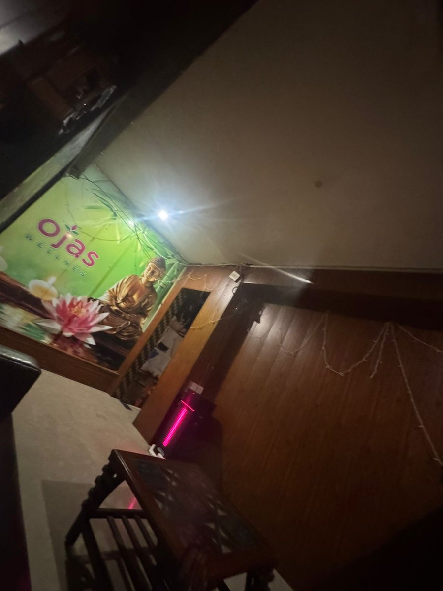 Avinash_gupta55's tweet image. नोएडा सेक्टर 104 हाजीपुर मार्केट गली नंबर 4 में OJas WELLNES SPA के नाम पर देह व्यापार खुले आम चल रहा है कृपया उच्च अधिकारी संज्ञान में ले @noidapolice @DCP_Noida @Acp1Noida @112UttarPradesh