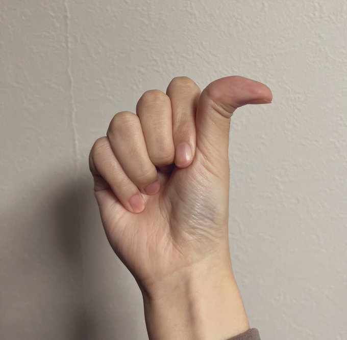 私も母からの遺伝で親指曲がります〜! 
