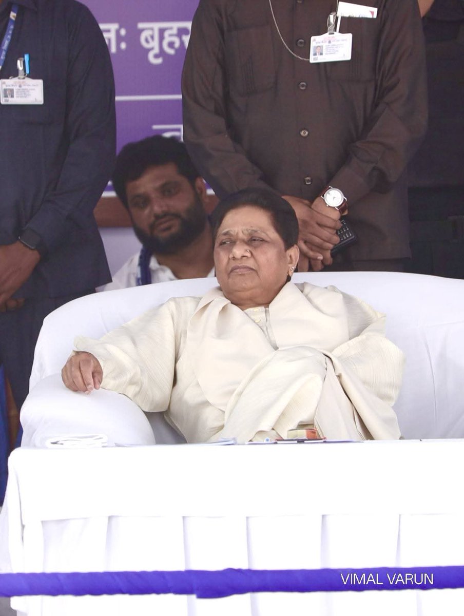 BSPTechCellAP's tweet image. ఈరోజు బీహార్‌లోని కైమూర్‌లో, బిఎస్‌పి జాతీయ అధ్యక్షురాలు మరియు నాలుగుసార్లు యుపి ముఖ్యమంత్రి బెహెన్ కుమారి మాయావతి ఒక శక్తివంతమైన ప్రజా ర్యాలీని ఉద్దేశించి ప్రసంగించారు. @Mayawati @AnandAkash_BSP @tonybekkal @JaiTDP @UttarAndhraYCP @gowthambandela @bspindia