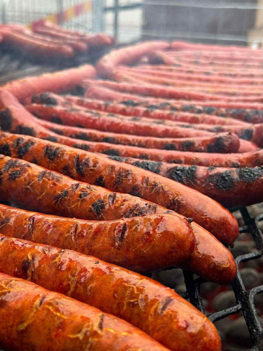 Supporterhuset's tweet image. Matchdag!
Supporterhuset håller öppet 11.00-17.30 idag. Kom förbi och handla, fika eller snacka upp matchen med oss.

Grillen på hörnan är igång från 15.45 till matchstart (eller slutsålt) med Malmös  bästa korv. 

Vi ses på Huset, Hörnan eller läktaren. Framåt Malmö!