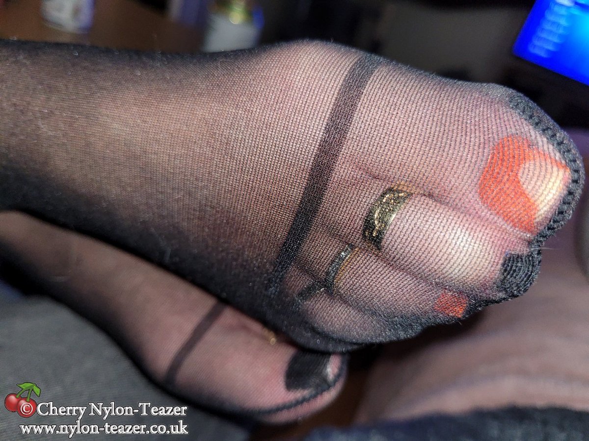nylonteazer's tweet image. Oops, I've chipped my orange paint on the big one! Who would like to come and touch me up?