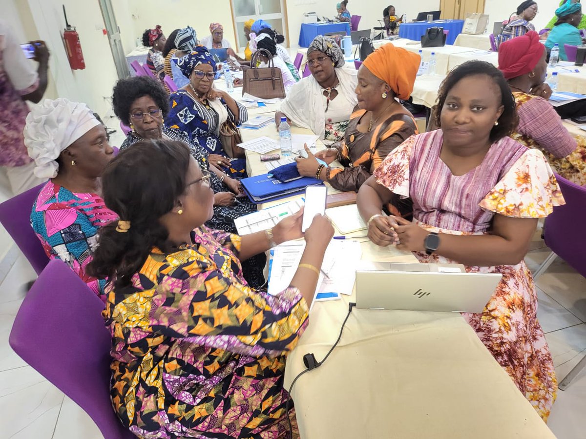 50 femmes ambassadrices de la paix renforcent leurs capacités sur l’Agenda Femmes Paix et Sécurité, et valident leurs messages de plaidoyer. Avec le soutien du <a href="/UNDP/">UN Development</a> , <a href="/UNFPA/">UNFPA</a> &amp; <a href="/UNCDF/">UN Capital Development Fund</a> et l’appui financier du Fonds de consolidation de la paix. <a href="/WANEP_Regional/">WANEP_Regional</a> #FemmesPaixSécurité