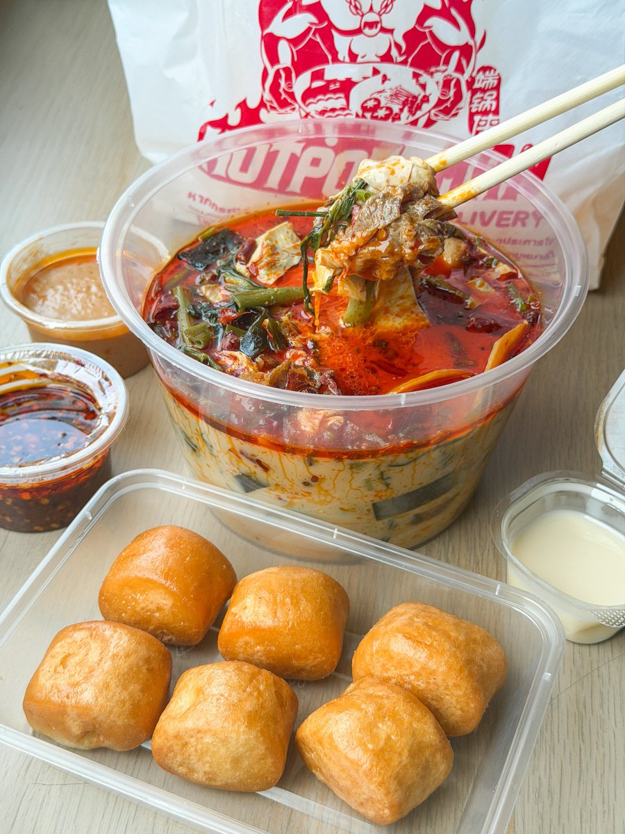 Herepaolicious's tweet image. สายหม่าล่าเขารู้กันดีอยู่แล้ว โนหนึ่งต้องยกให้ Hotpotman หม่าล่าเข้มข้น น้ำจิ้มถั่วก็อร่อย หมั่นโถวทอดกรอบนอกนุ่มใน ถูกต้องทุกอย่าง รอบนี้สั่งจากแกร็บฟู้ดสาขาประเวศ ได้ส่งฟรีด้วยแหละ มีโค้ด MEGAWOW ใช้ลดเพิ่มได้อีก