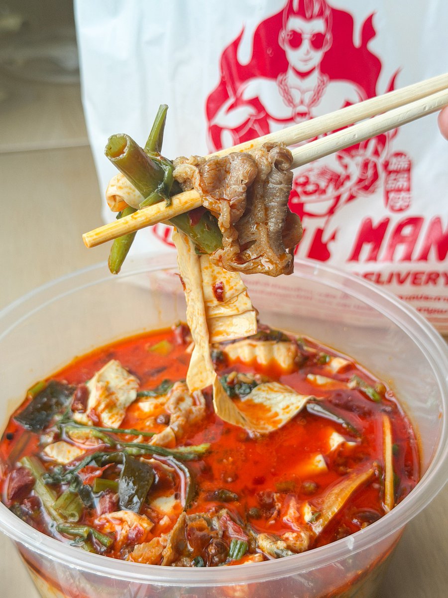 Herepaolicious's tweet image. สายหม่าล่าเขารู้กันดีอยู่แล้ว โนหนึ่งต้องยกให้ Hotpotman หม่าล่าเข้มข้น น้ำจิ้มถั่วก็อร่อย หมั่นโถวทอดกรอบนอกนุ่มใน ถูกต้องทุกอย่าง รอบนี้สั่งจากแกร็บฟู้ดสาขาประเวศ ได้ส่งฟรีด้วยแหละ มีโค้ด MEGAWOW ใช้ลดเพิ่มได้อีก