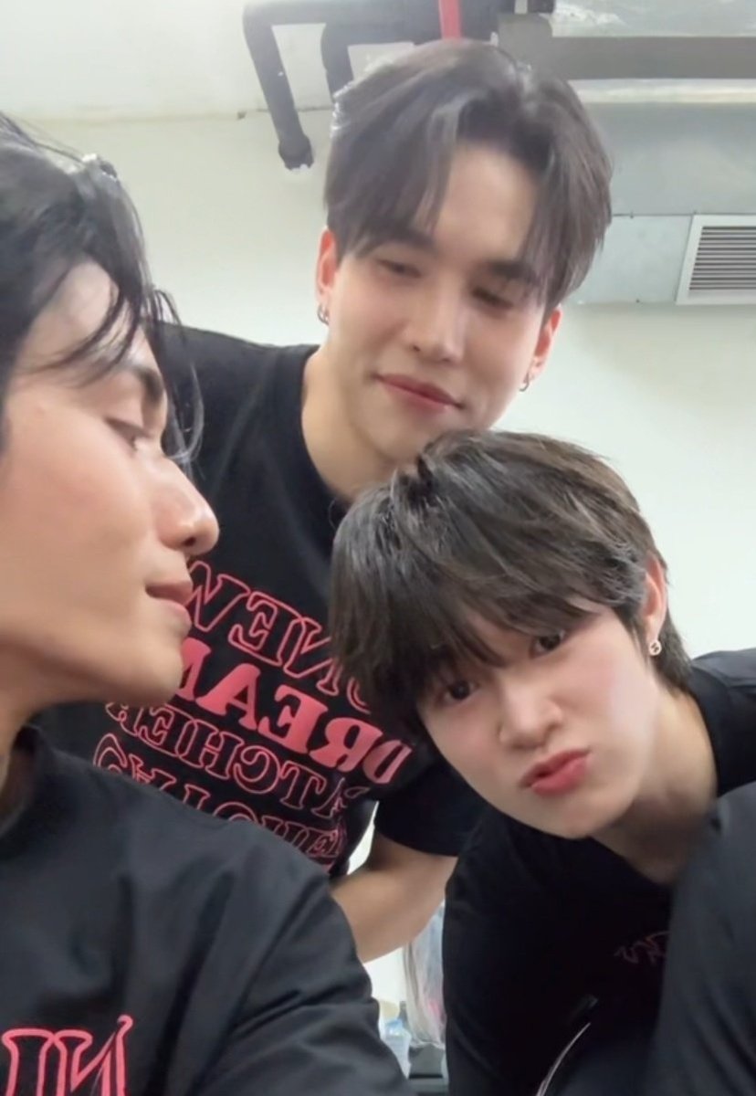 ₊˚⊹ ɨʍʍʏ 🎀🖤 tweet media