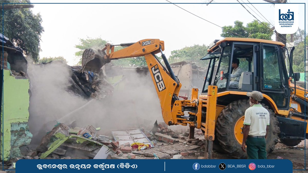 BDA_BBSR's tweet image. The Enforcement Wing of BDA conducted an eviction drive at Nayapalli today, demolishing multiple illegal structures built on government land. An area measuring Ac. 0.500 dec. has been cleared of encroachment. #BDA #EvictionDrive #Bhubaneswar