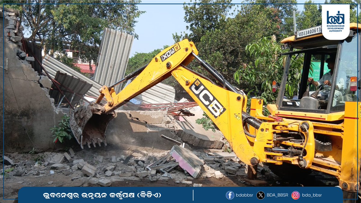 BDA_BBSR's tweet image. The Enforcement Wing of BDA conducted an eviction drive at Nayapalli today, demolishing multiple illegal structures built on government land. An area measuring Ac. 0.500 dec. has been cleared of encroachment. #BDA #EvictionDrive #Bhubaneswar